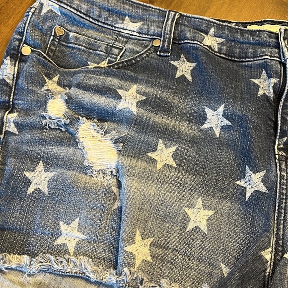 Torrid 22 Fourth of July 🇺🇸 Patriotic Star denim shorts Memorial Day Summer - Picture 2 of 6
